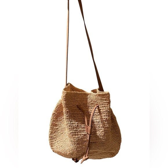 Faherty Raffia Drawstring Shoulder Bag Natural Straw Tote with Beige Lining - Picture 3 of 4